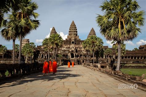 Holiday In Cambodia - Una explosión de energía caótica con riffs furiosos y una crítica social mordaz